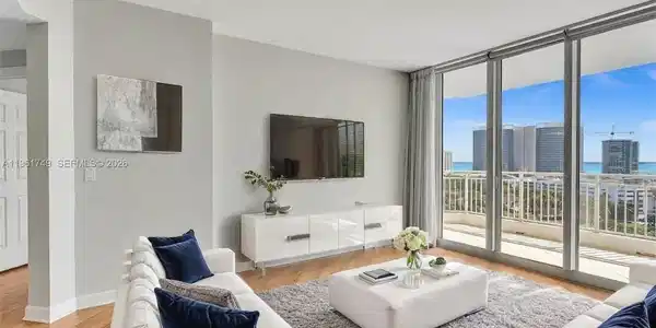 Image 2: Comfort living