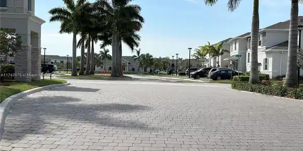 Image 4: main entrance