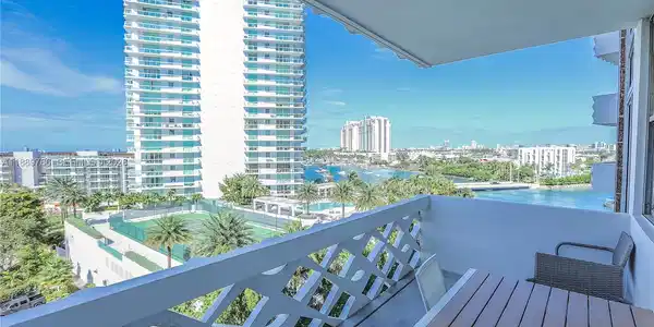 20 Island Ave
