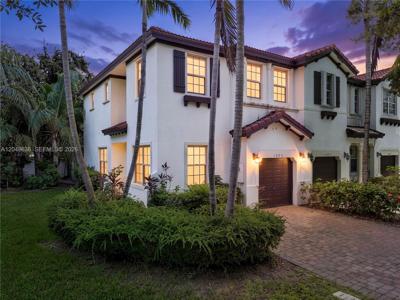 1073 NE 30th Ave