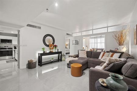 5001 Collins Ave