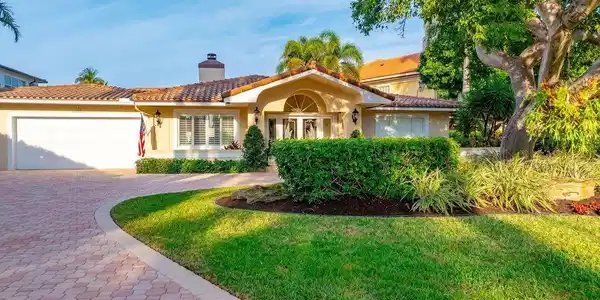 2317 NE 28th