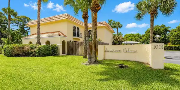 1001 Royal Palm