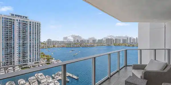 17111 Biscayne Blvd