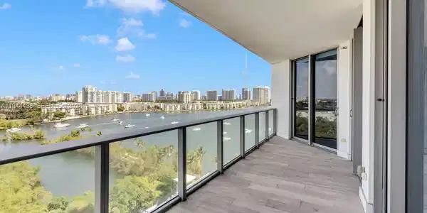 17301 Biscayne Blvd