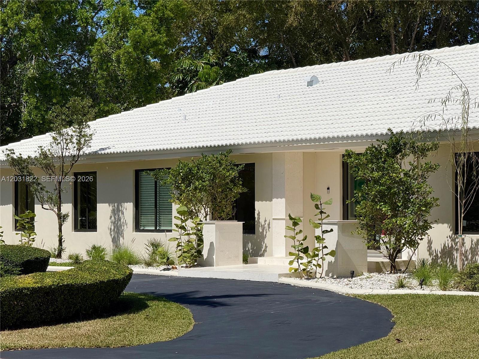Image 2: FRONT ENTRY