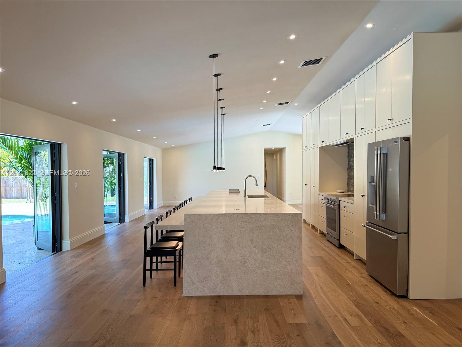 Image 3: KITCHEN OVERALL