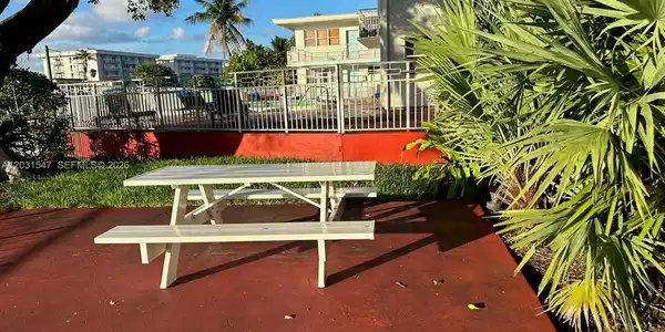 1275 Marseille Dr