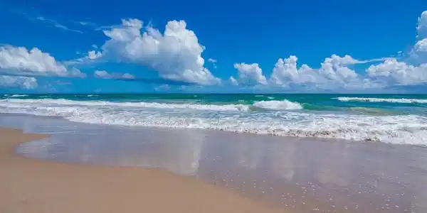 Image 3: 700' of private beach front