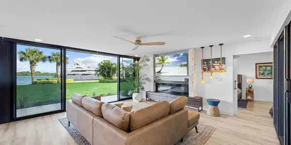 124 Lakeshore