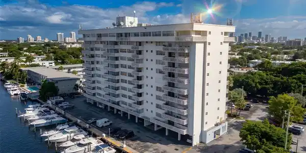 13155 Ixora