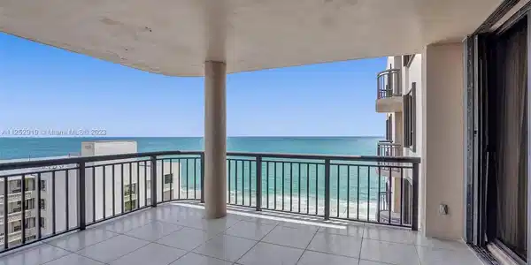 10175 Collins Ave