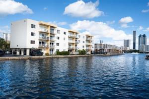 3944 NE 167th St Unit 301