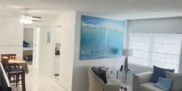 9140 Collins Ave