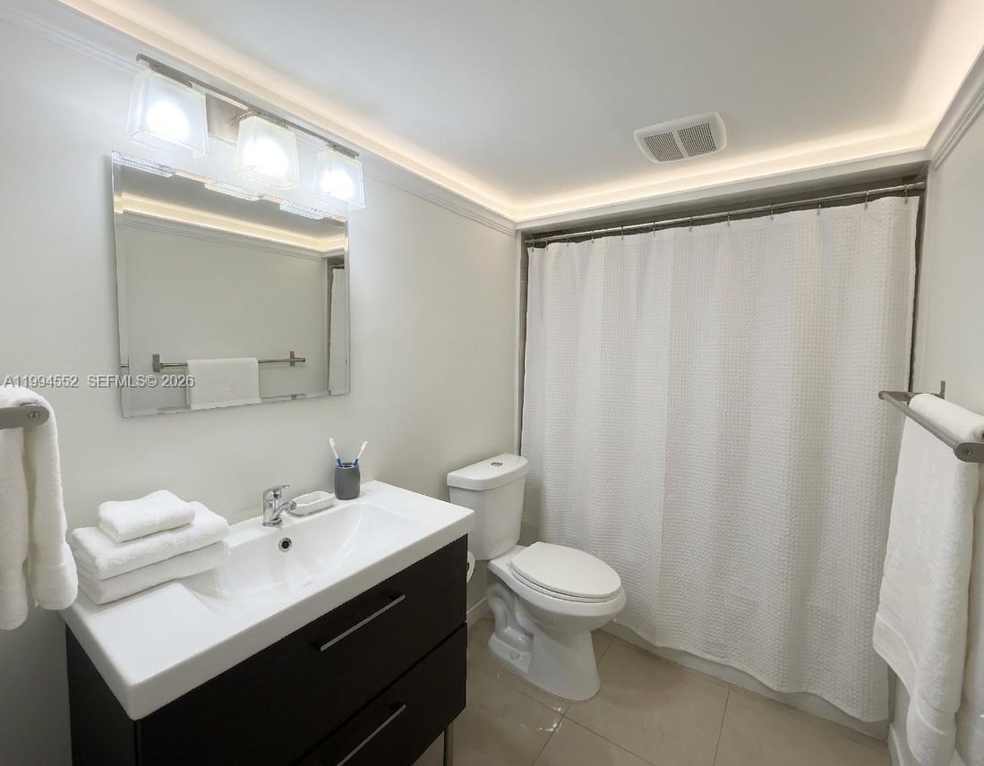 Image 3: full bath tub/shower combination