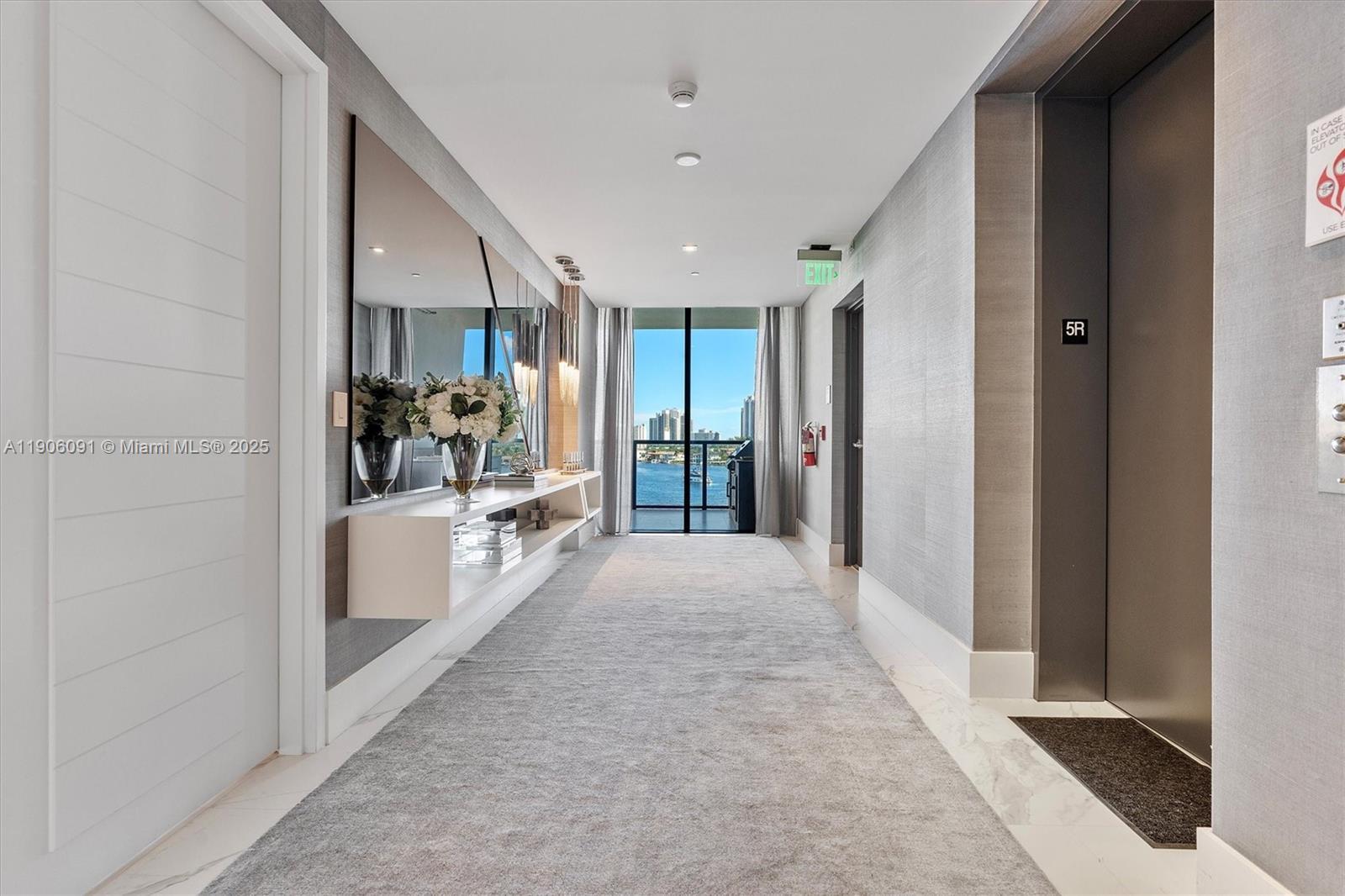 Image 2: Private elevator foyer