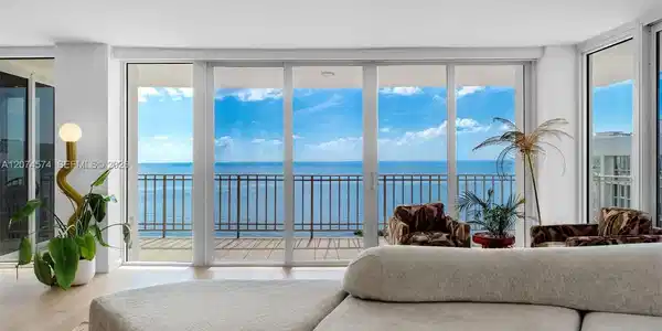 881 Ocean Dr