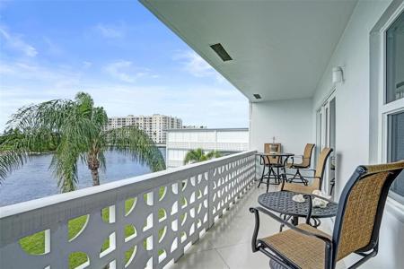1001 N Riverside