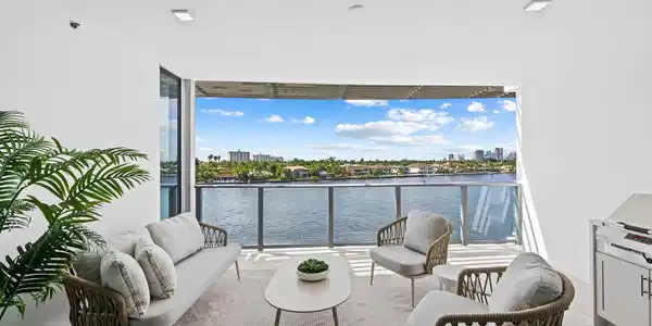 435 Bayshore