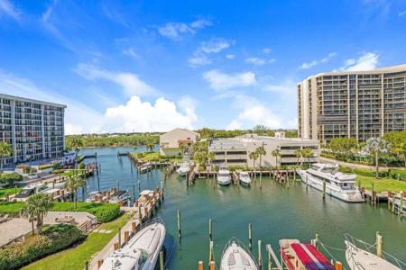 4748 S Ocean