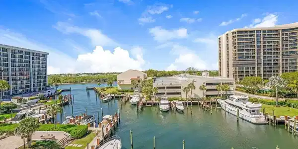 4748 S Ocean
