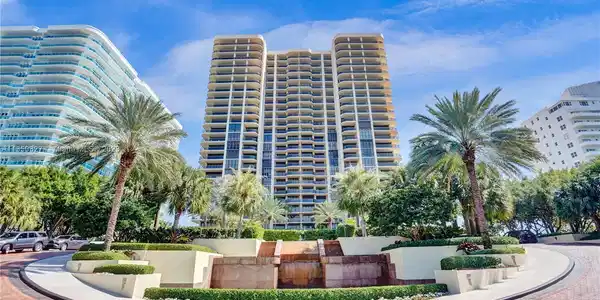 9999 Collins Ave