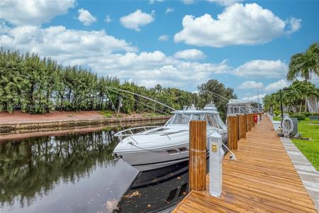 6469 Bay Club Dr