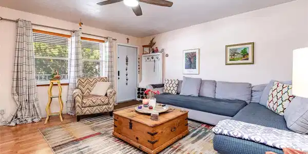 810 Lake Shore