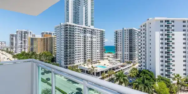 Image 2: BALCONY VIEW