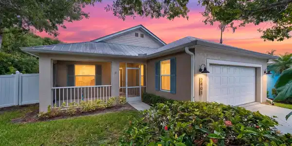 2401 SW Estella