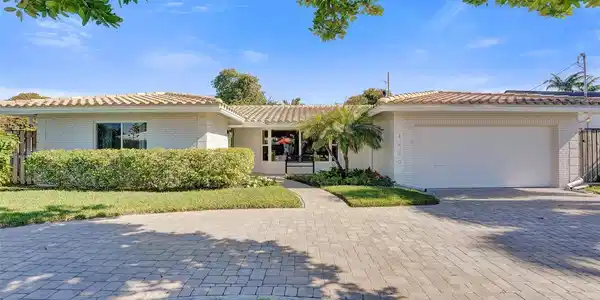 4820 NE 27
