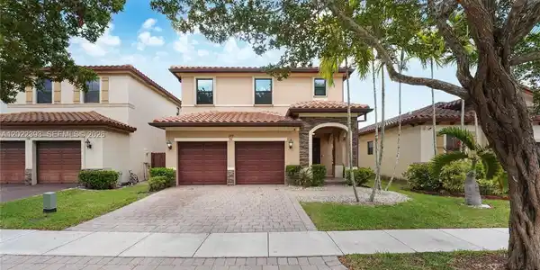 589 SE 34th Ter