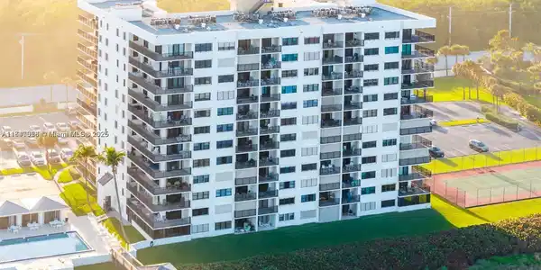 10044 S Ocean Dr