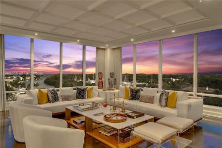 60 Edgewater Dr