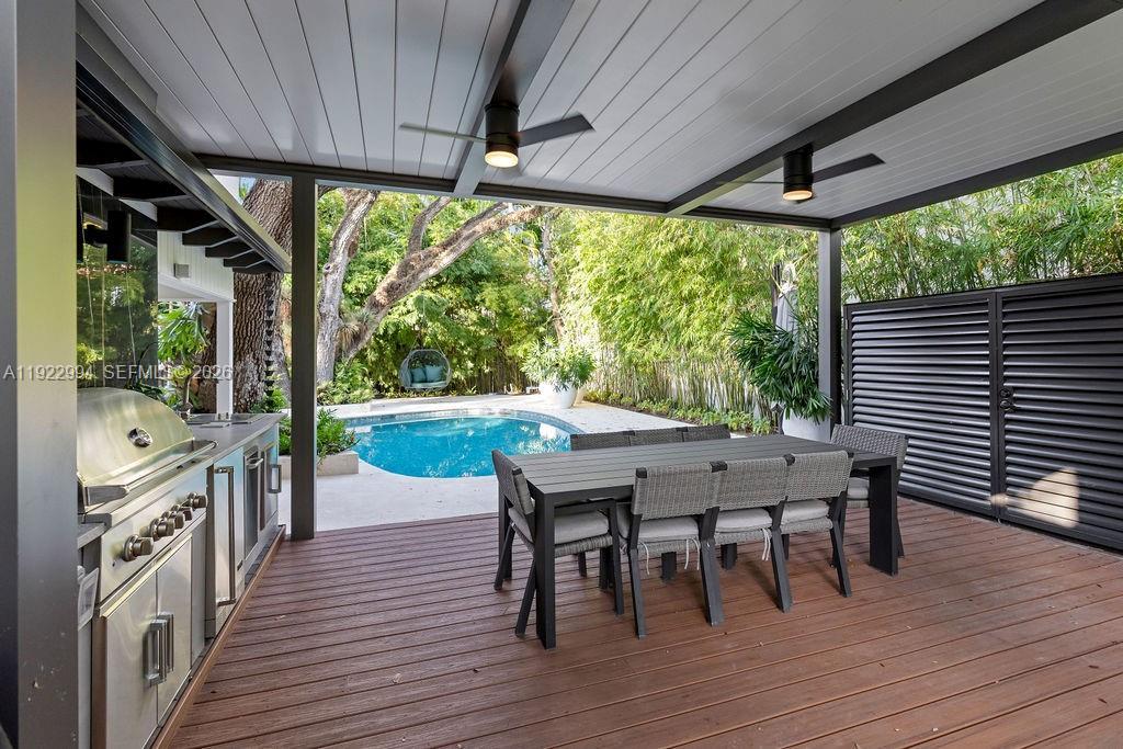 Image 4: Outdoor Entertaining Area