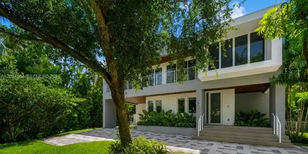 425 Harbor Dr