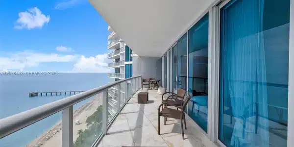 17001 Collins Ave
