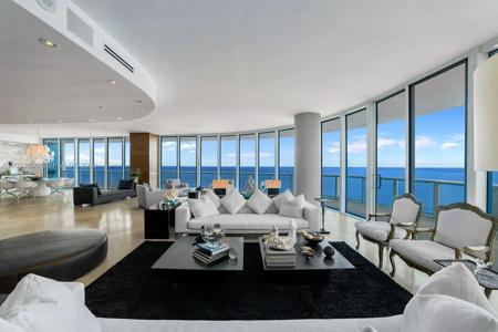 100 S Pointe Dr