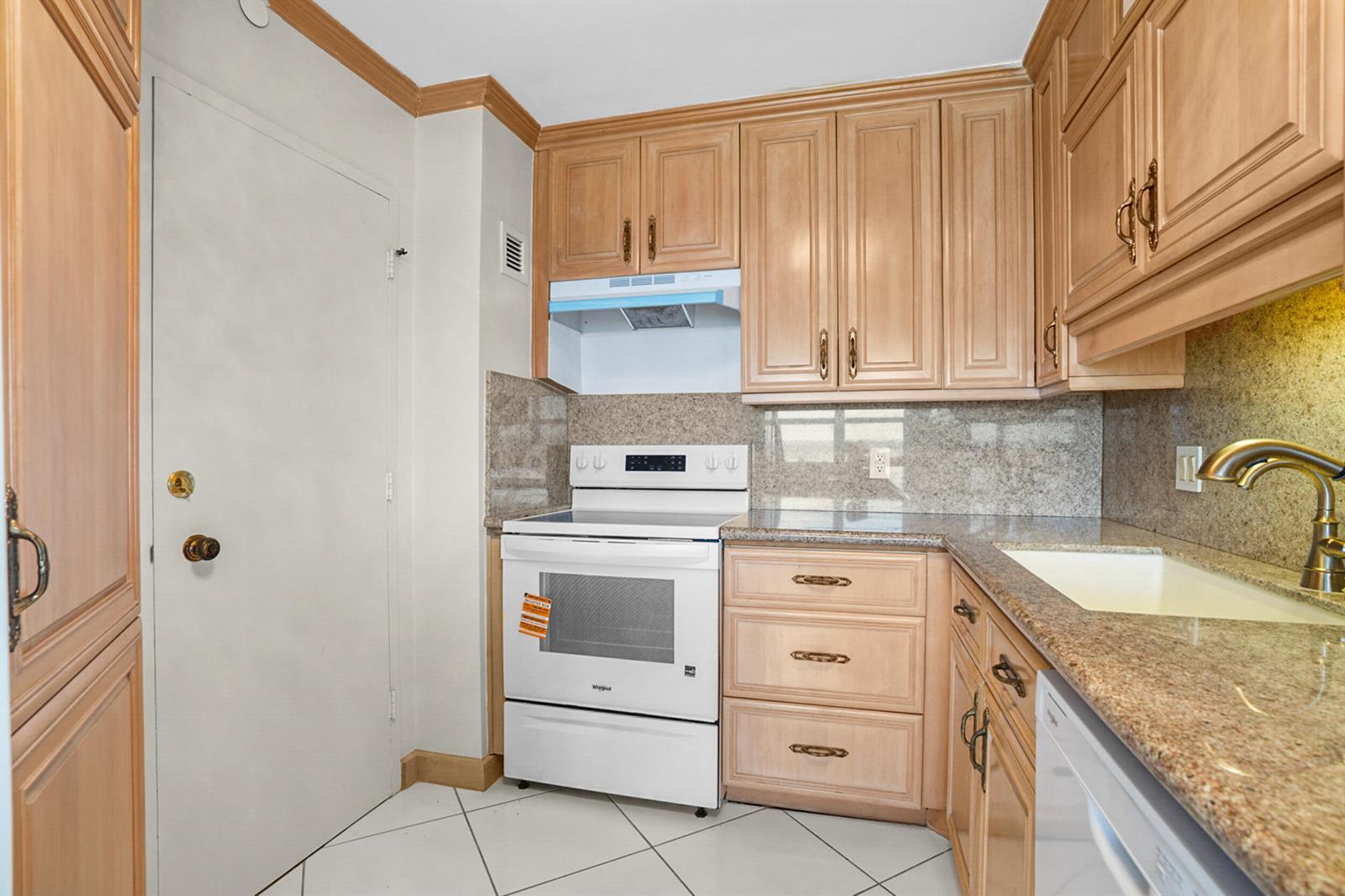 Image 4: 05