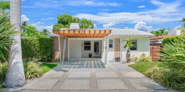 648 NE 17th