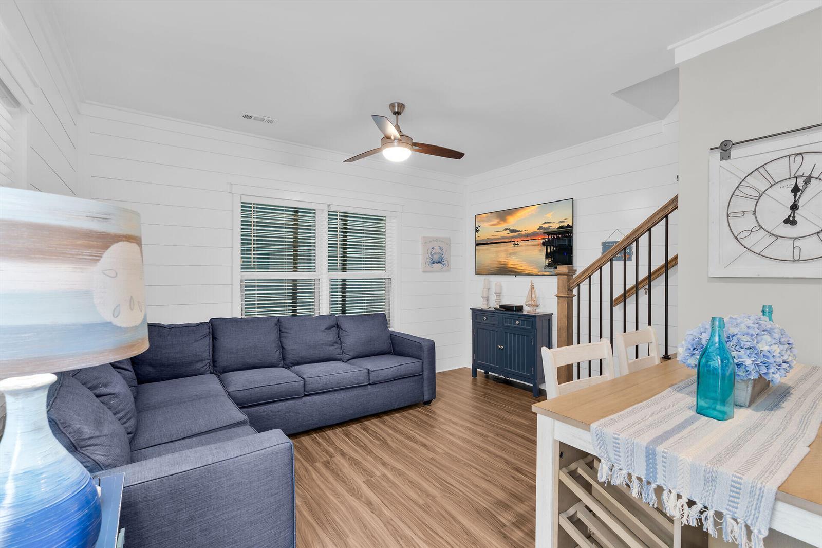 Image 4: Cozy Living Room