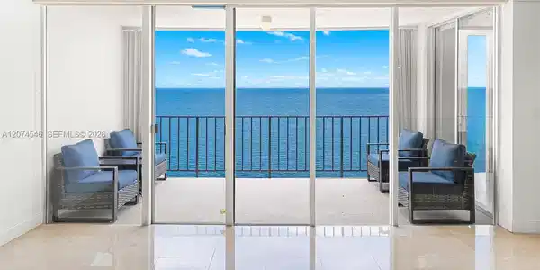 881 Ocean Dr