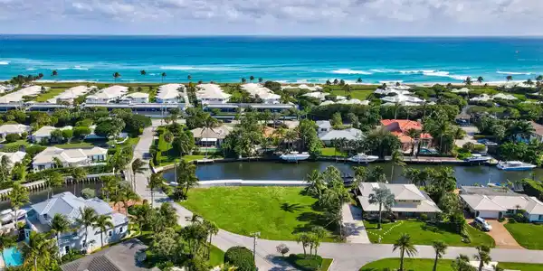 25 Sabal Island