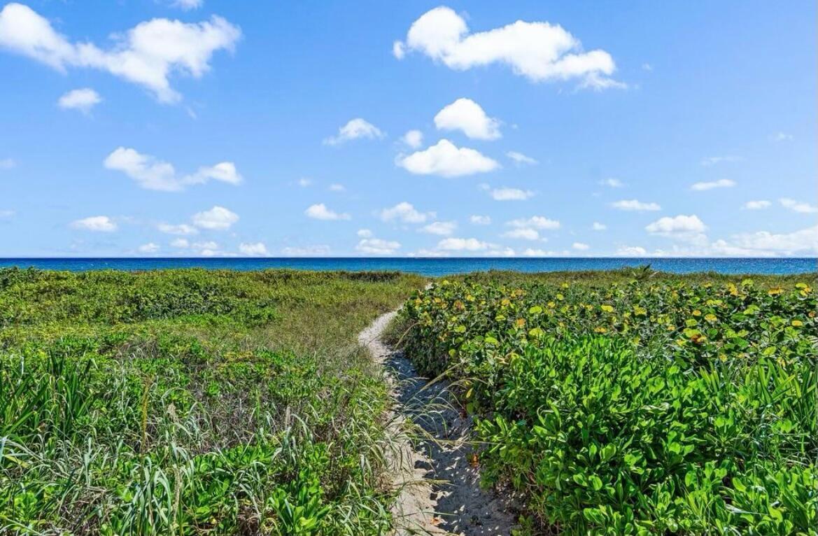 Image 3: Deeded Beach Access