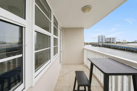 2016 Bay Dr