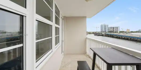 2016 Bay Dr