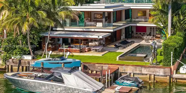126 W San Marino Dr
