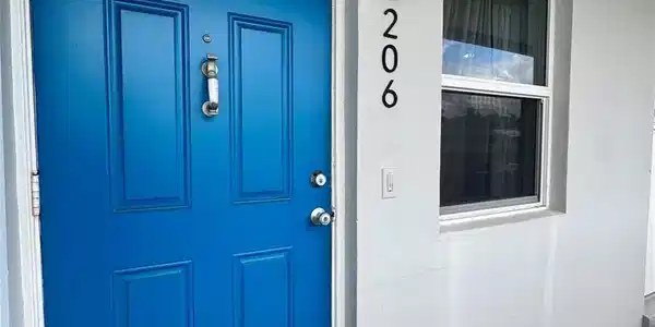 2801 NE 33RD