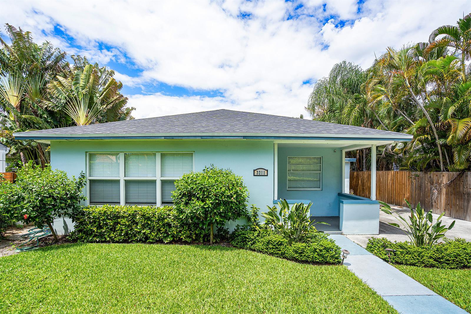 Image 2: 3211 Poinsettia Avenue