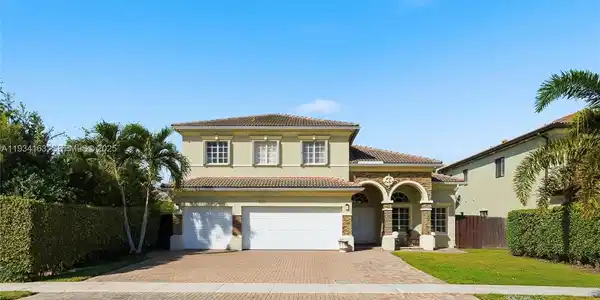 3561 NE 11th Dr